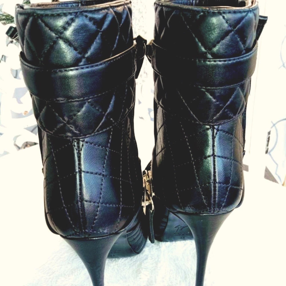 🌹Sold!🌹Giuseppe Zanotti Black Leather Stiletto Boots. Size 6 Like New !! ✨ - Picture 3 of 8
